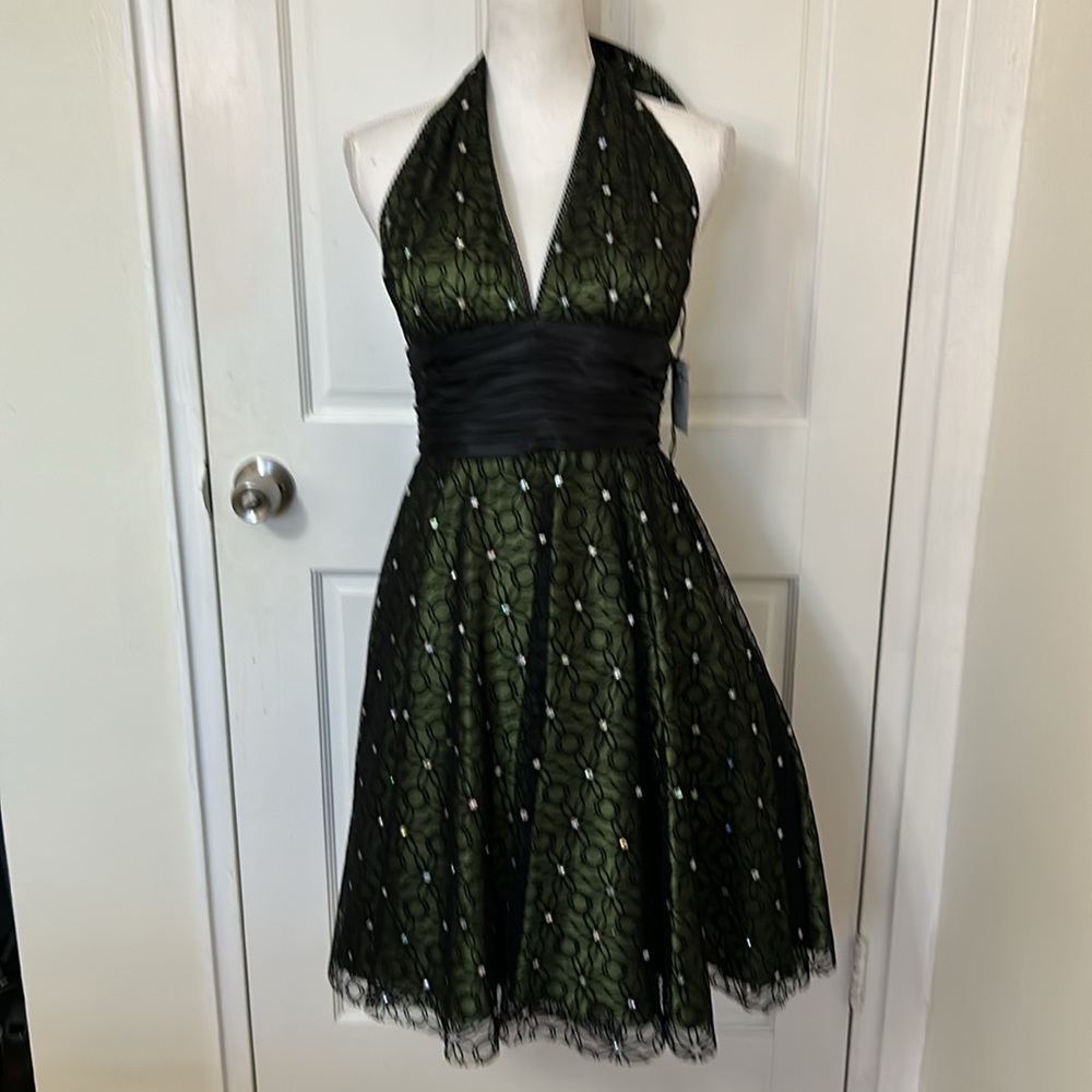Adrianna Papell Emerald Green & Black Floral Lace Overlay with Rhinestones New